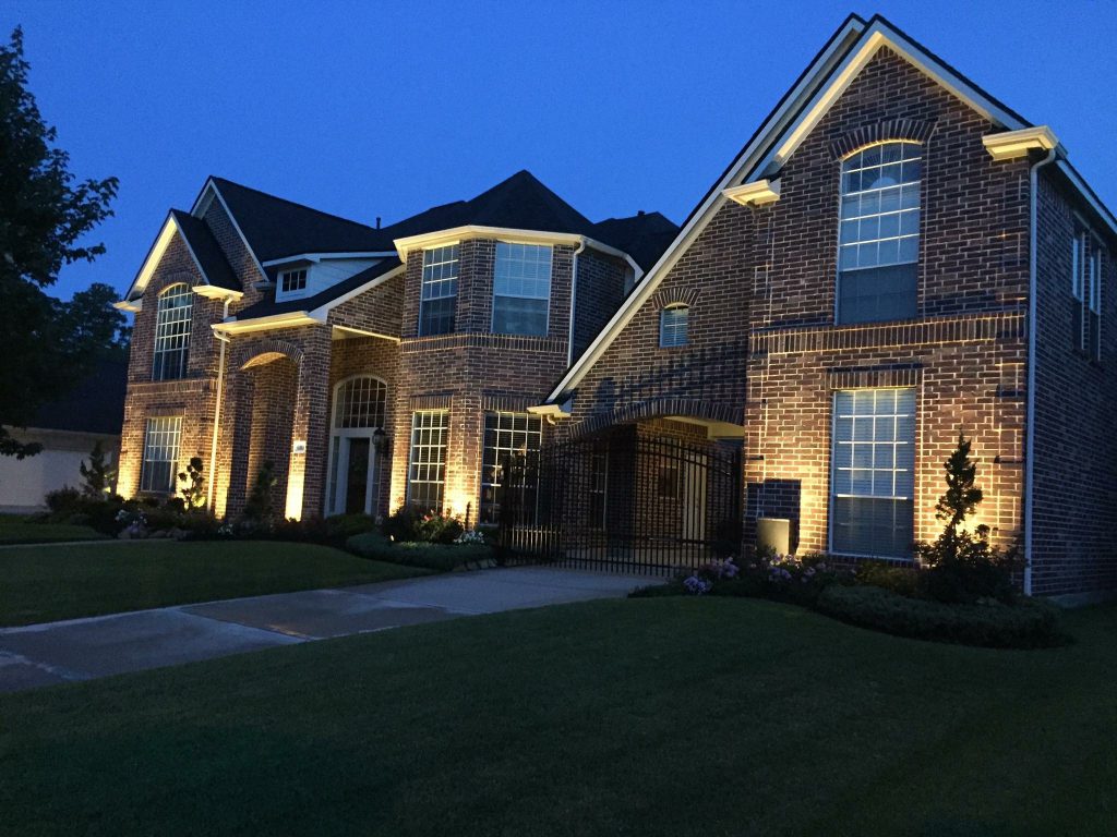Outdoor LED Light Fixtures: Integrated vs. Interchangeable