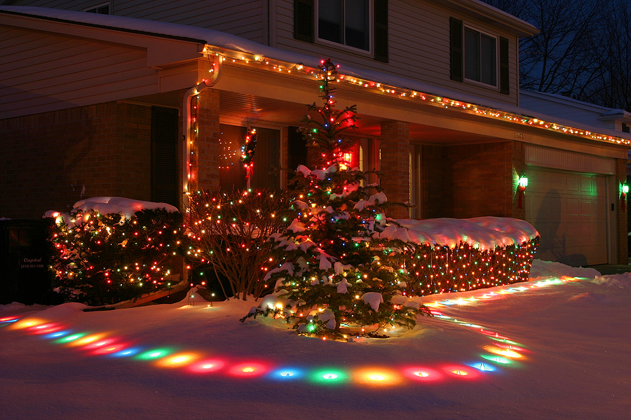 house decorated like a winter wonderland