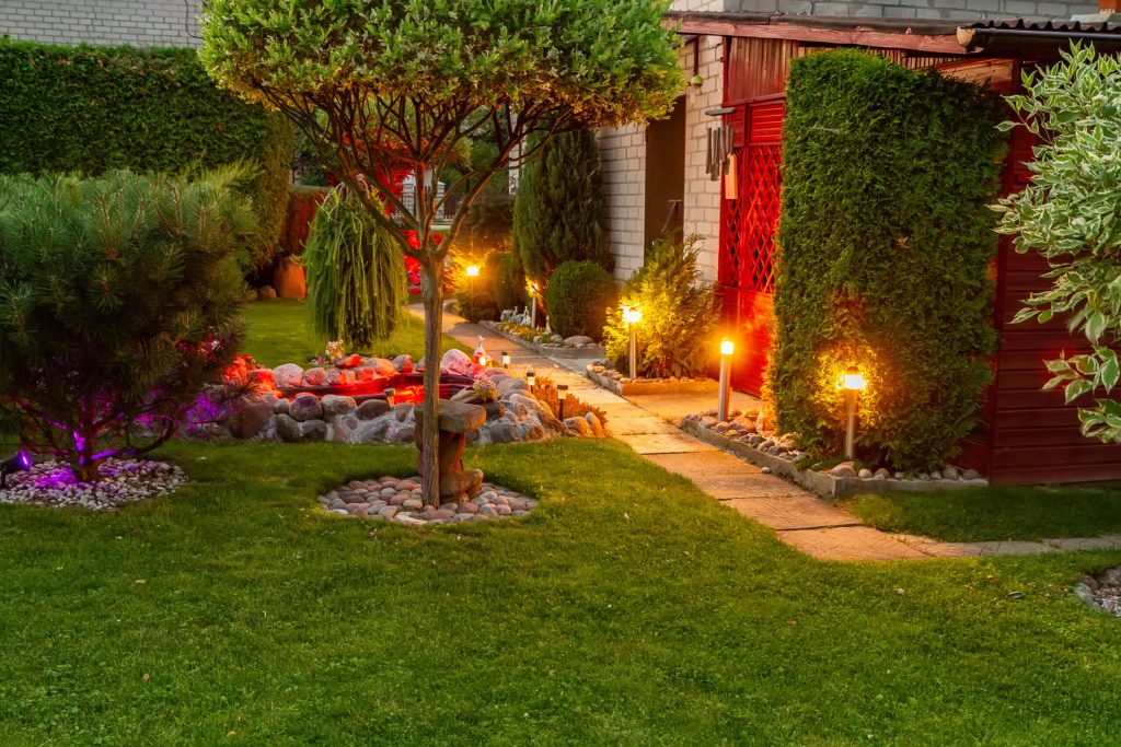 How Outdoor Lighting Helps Houston Homeowners Enjoy Patios, Pools, and Outdoor Living Spaces After Dark