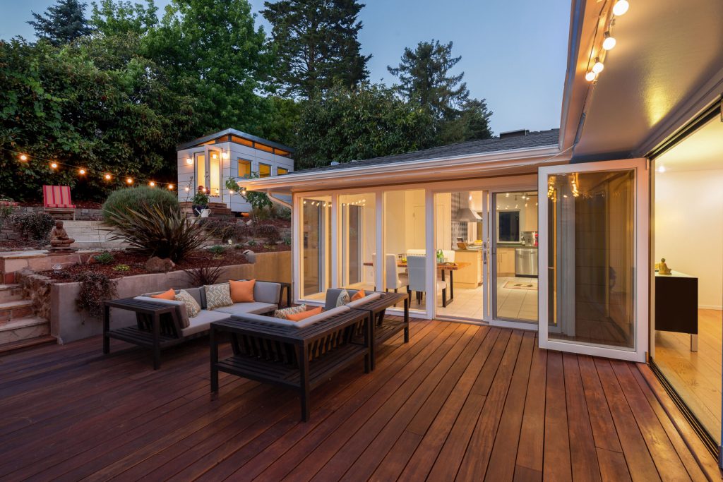 4 Must-Have Features in Modern Landscape Lighting Systems