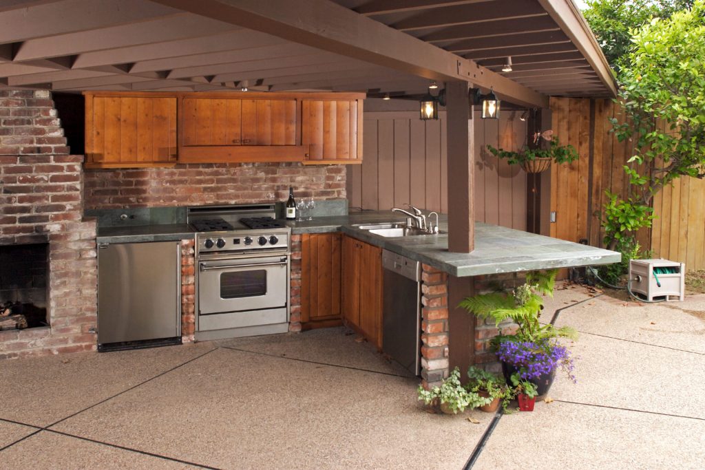 Reasons to Invest in Landscape Lighting for Your Home