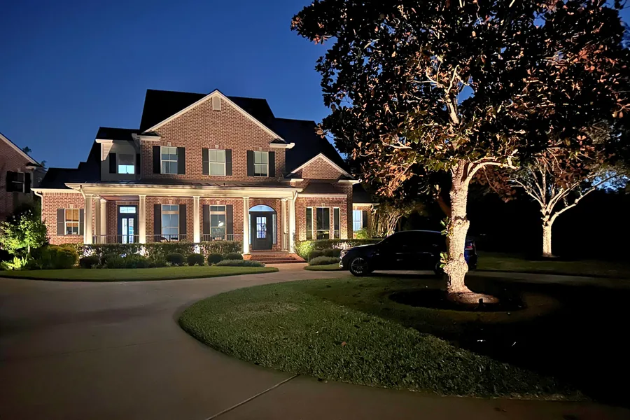 Oak Uplighting & Circular Drive